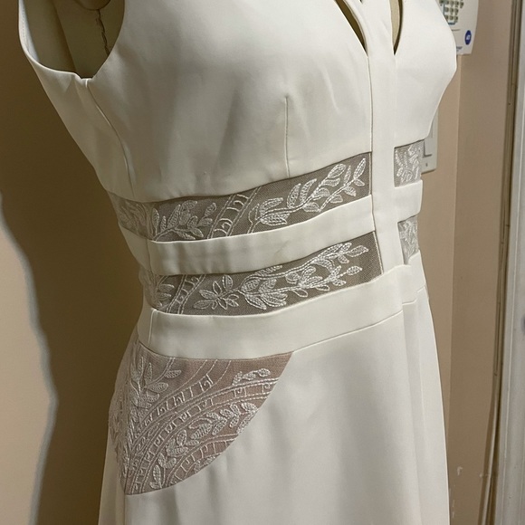 0063 NWT Karleigh Dress in Off White
BCBGMAXAZRIA sz 12 - Picture 13 of 14